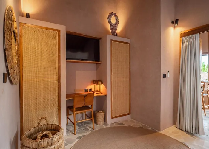 Tebola Village 4*